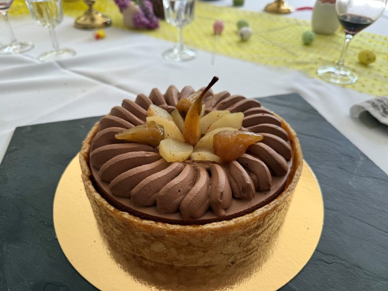 Dessert Nougatine Poires Confites Mousse au Chocolat Domaine du Bon Puits