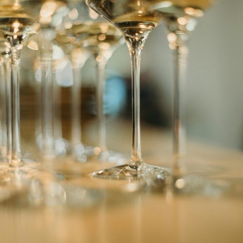 Vins au verre lors d'un service